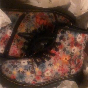 Children’s Floral Print Dr Martens